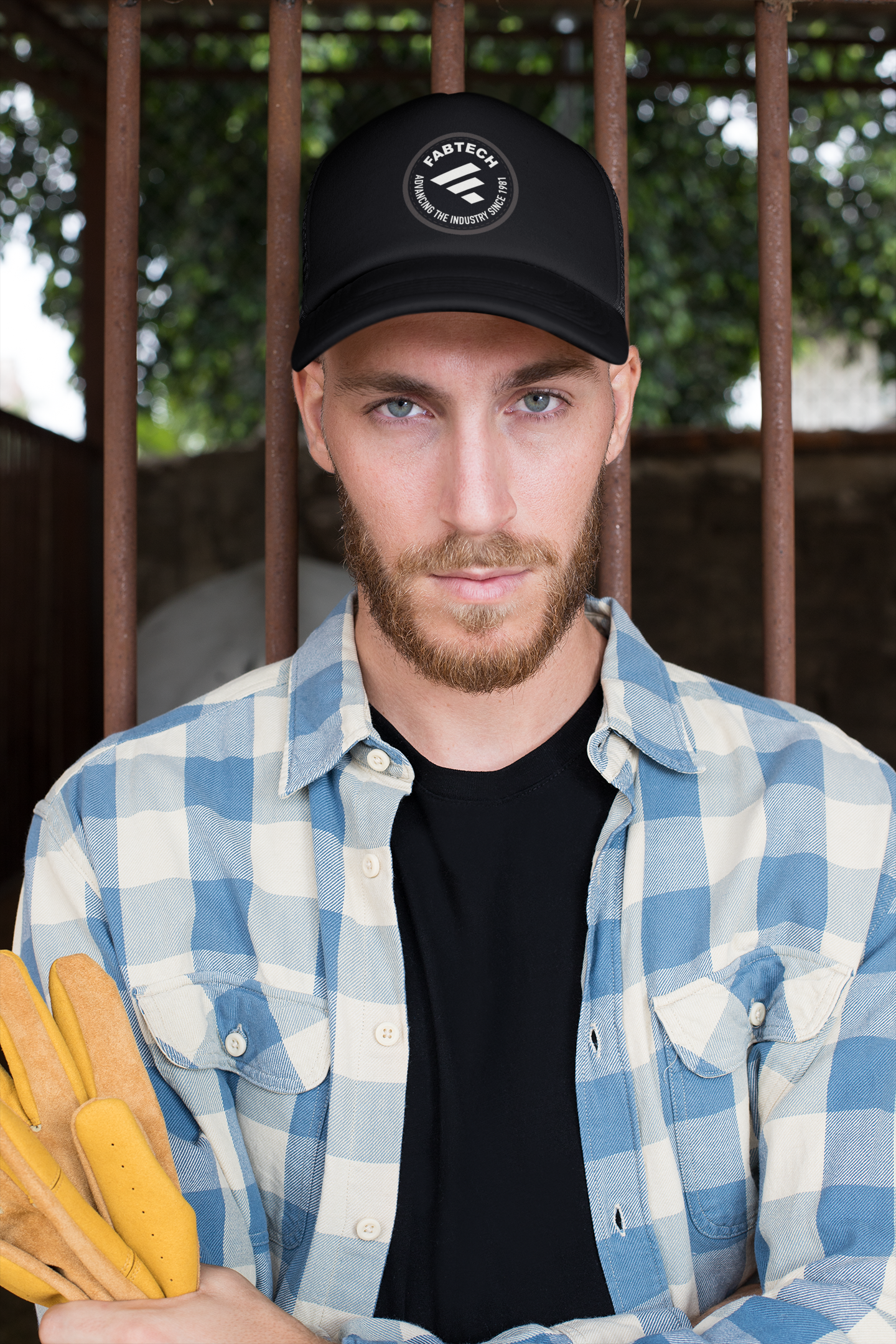 Back/White Curved Bill Trucker